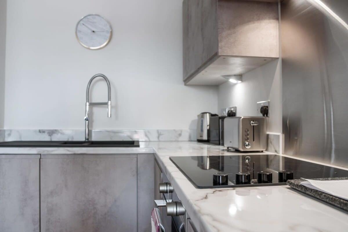 Lovely Riverside 2 Bed Apartment Λιντς Εξωτερικό φωτογραφία